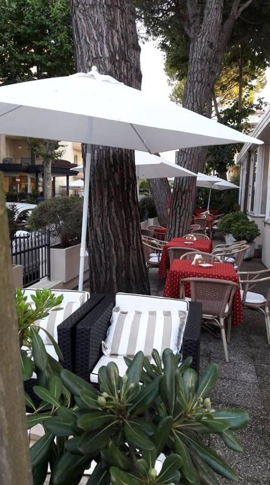 Hotel Arlecchino Riccione Extérieur photo